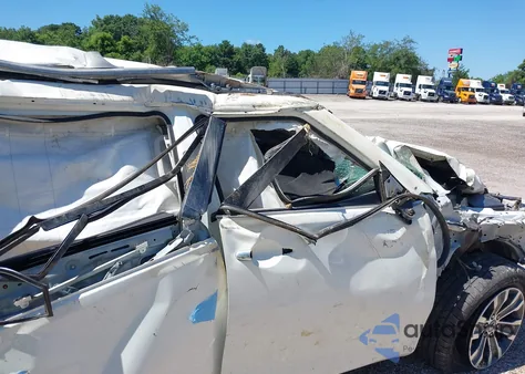 2017 Nissan Armada Sl z USA, uszkodzony, nr VIN JN8AY2NC8H9510930